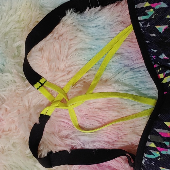 Victoria's Secret VSX Sport Strappy Back Sports Bra 32B - Picture 5 of 13